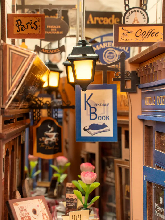 BookNook Arcade Dating | Старовинний паризький пасаж. Купити українські книги з доставкою по Європі: Нідерланди, Австрія, Бельгія, Люксембург. Книгарня BoekUA